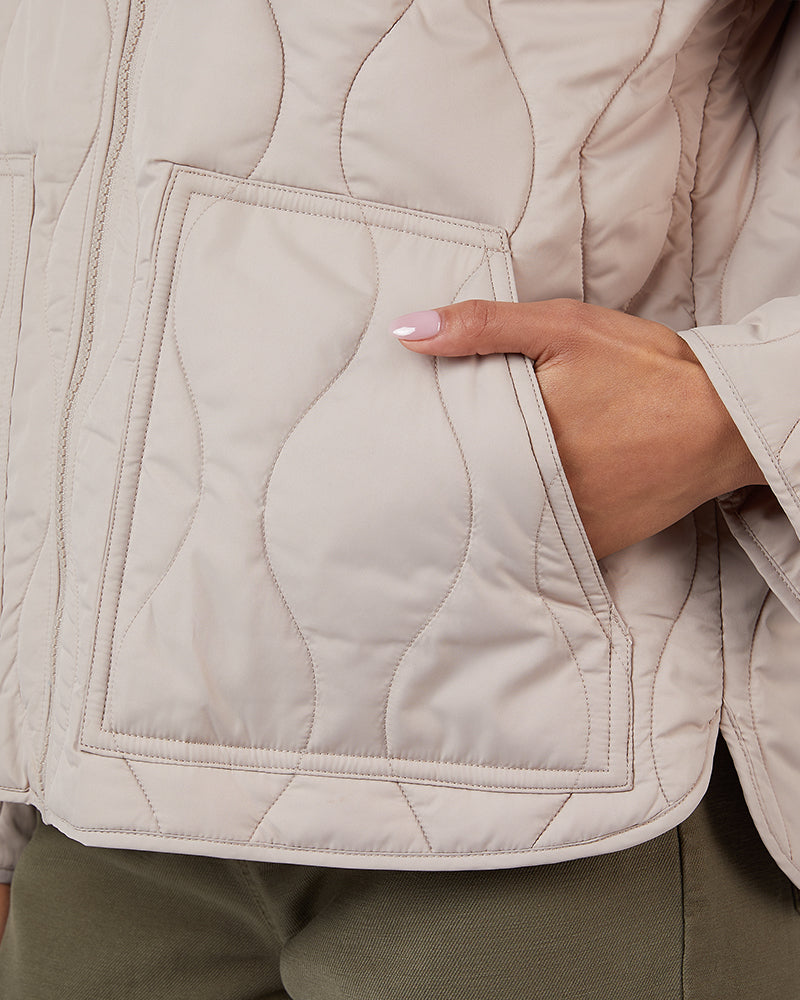 WOMEN'S SHIELD TECH ONION QUILTED JACKET - Image 2