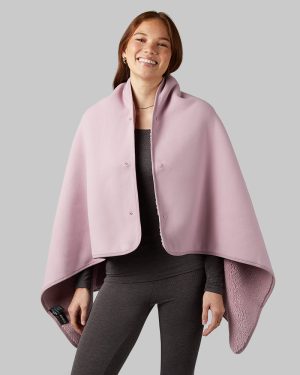 WOMEN'S FLEECE-LINED SHERPA WEARABLE BLANKET