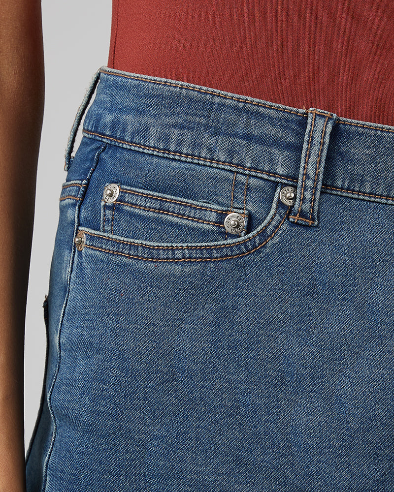 WOMEN'S STRETCH COMFORT JEAN BERMUDA SHORT - Image 3