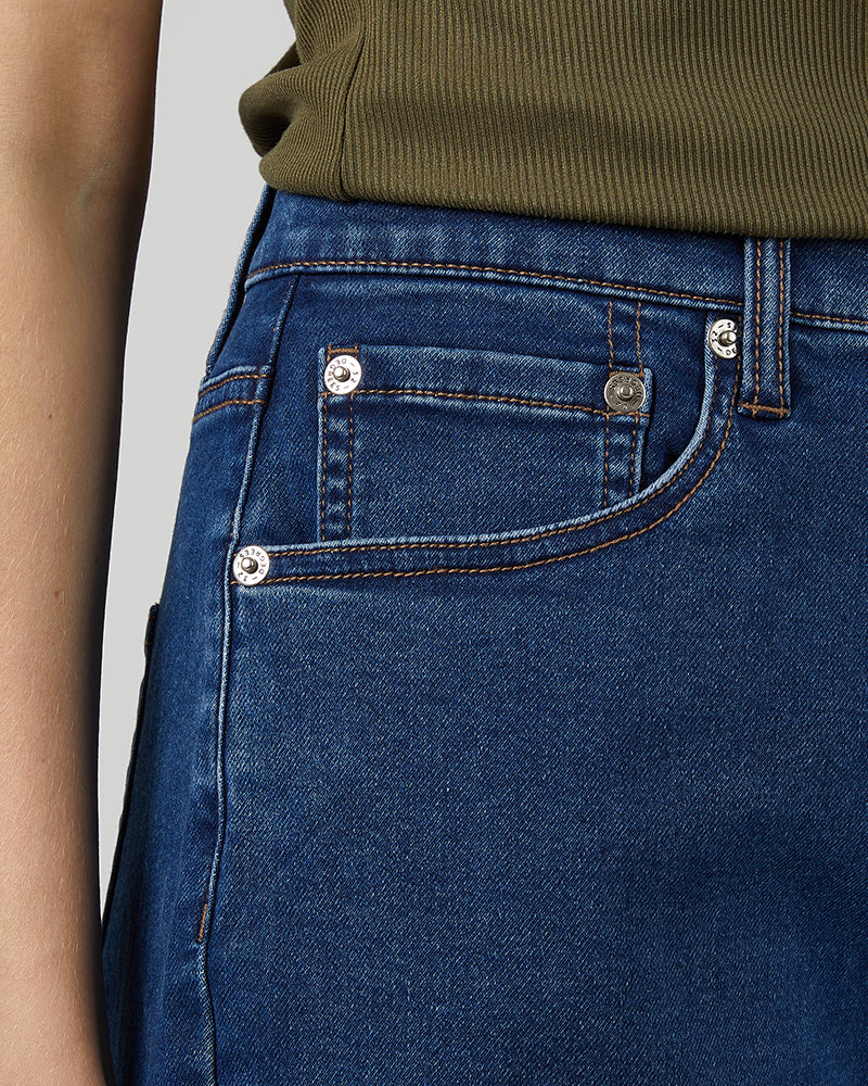 WOMEN'S STRETCH COMFORT JEAN 5-INCH SHORT - Image 3