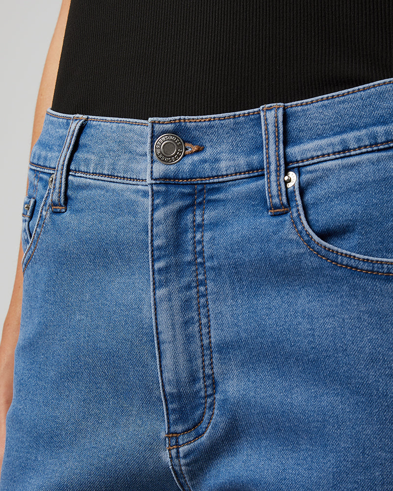 WOMEN'S STRETCH COMFORT JEAN 5-INCH SHORT - Image 17