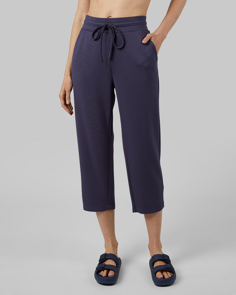 WOMEN'S STUDIO TECH CAPRI - Image 25