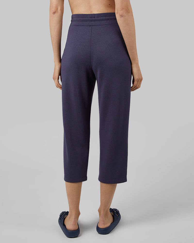 WOMEN'S STUDIO TECH CAPRI - Image 27