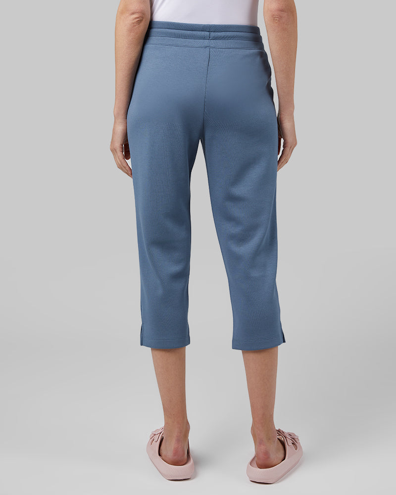 WOMEN'S STUDIO TECH CAPRI - Image 11