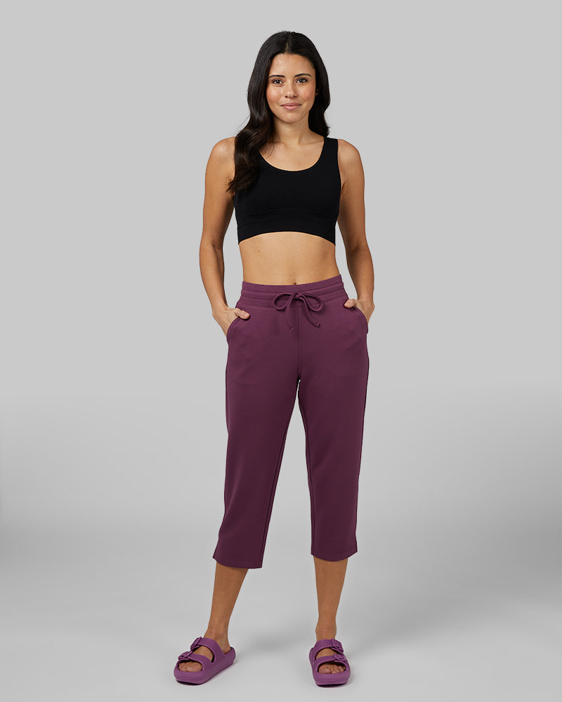 WOMEN'S STUDIO TECH CAPRI - Image 4