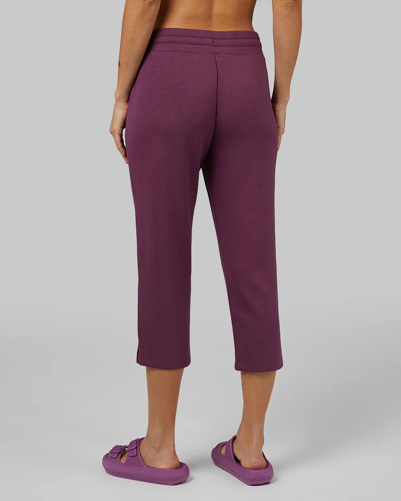 WOMEN'S STUDIO TECH CAPRI - Image 3