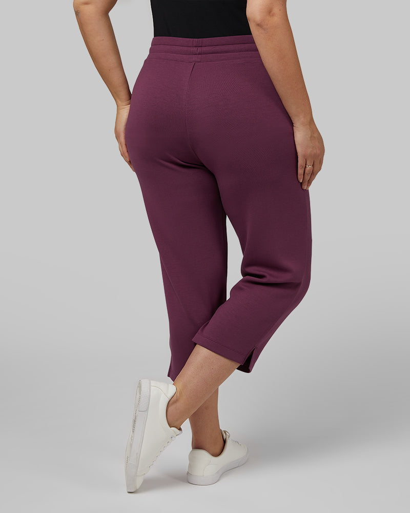 WOMEN'S STUDIO TECH CAPRI - Image 7