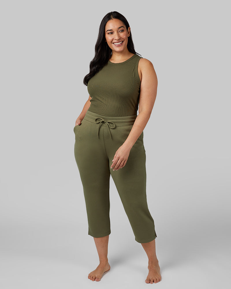 WOMEN'S STUDIO TECH CAPRI - Image 20