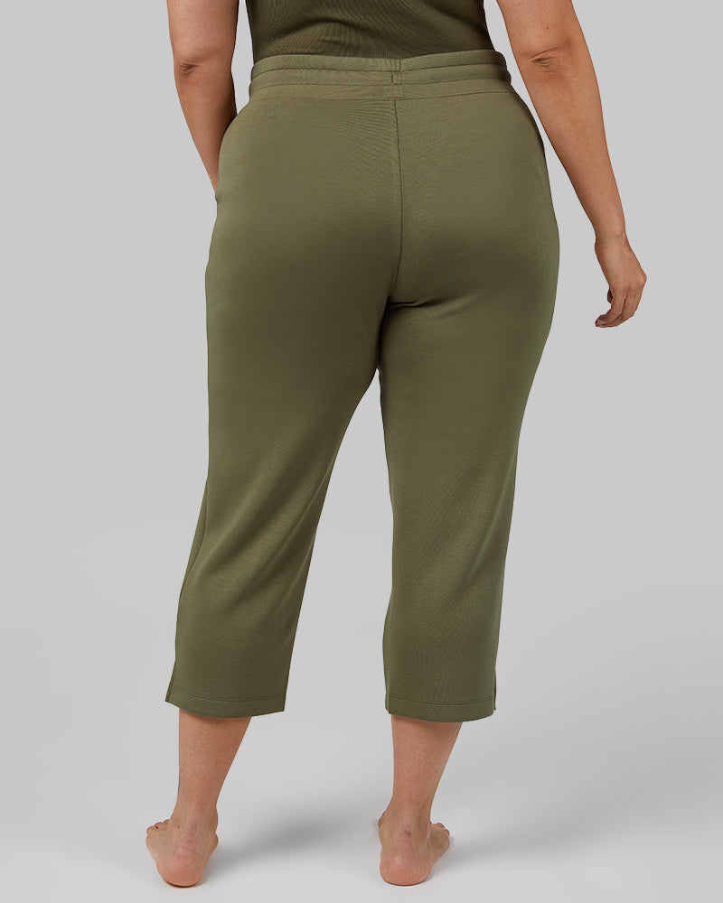 WOMEN'S STUDIO TECH CAPRI - Image 19